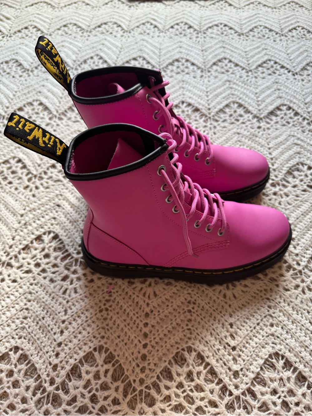 Dr. Martens Zavala Women’s Combat Boots Pink Matte Lace-Up Size 8 Tall Pastel